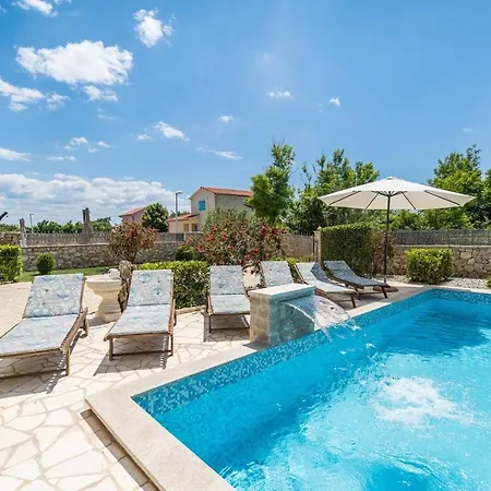 Karin With Heated Pool Villa *