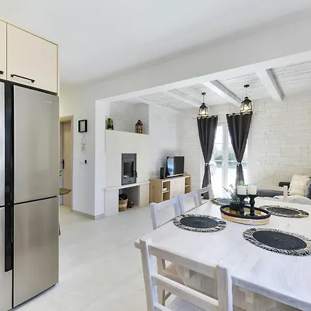 Villa Karin With Heated Pool
