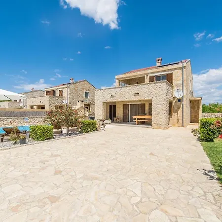 Karin With Heated Pool Villa