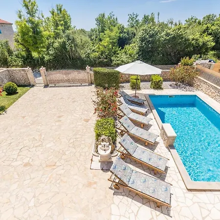 Karin With Heated Pool Villa